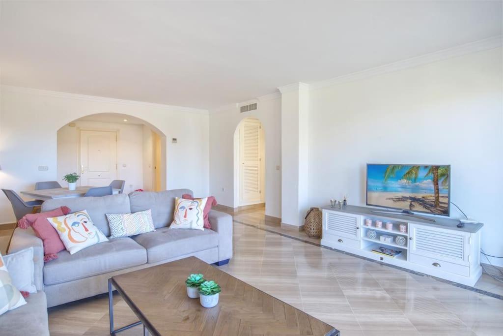 Modern By The Sea. Apartment